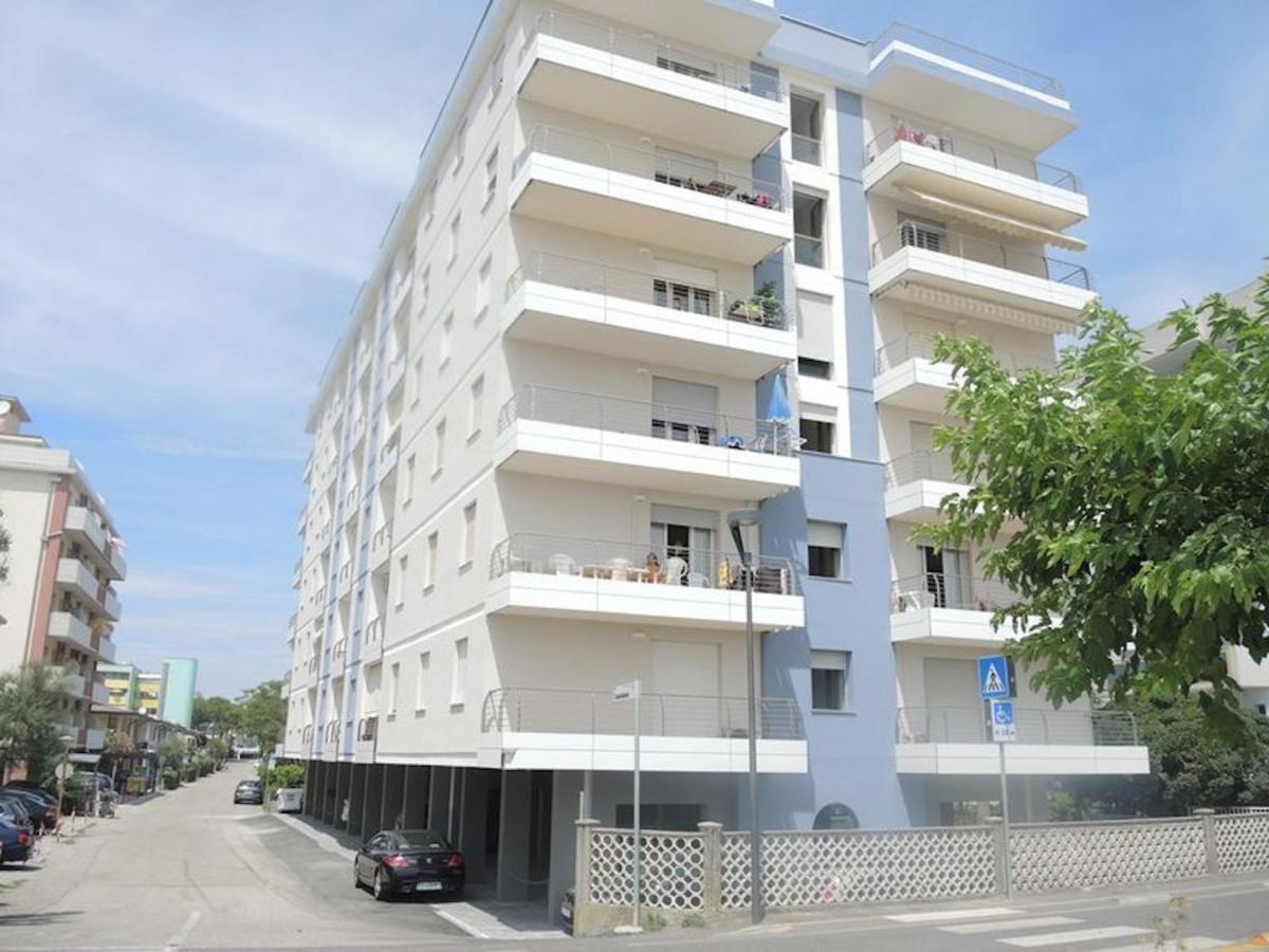 Apartment Lovely Flat With Terrace In - Beahost