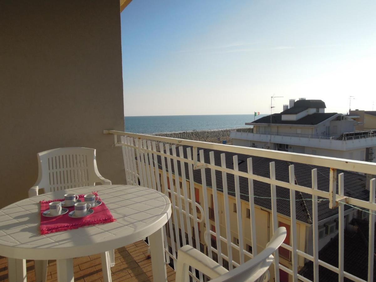 Lovely Flat With Terrace In - Beahost